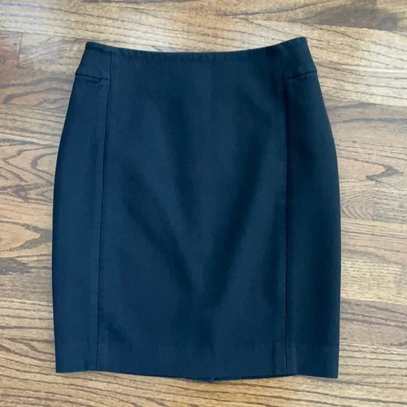 Ann Taylor LOFT Black Petite Stretch Unlined Pencil Skirt - Picture 2 of 5